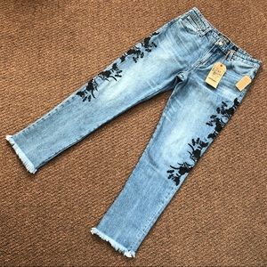 🔴SALE 🆕 Lucky Brand embroidered jeans